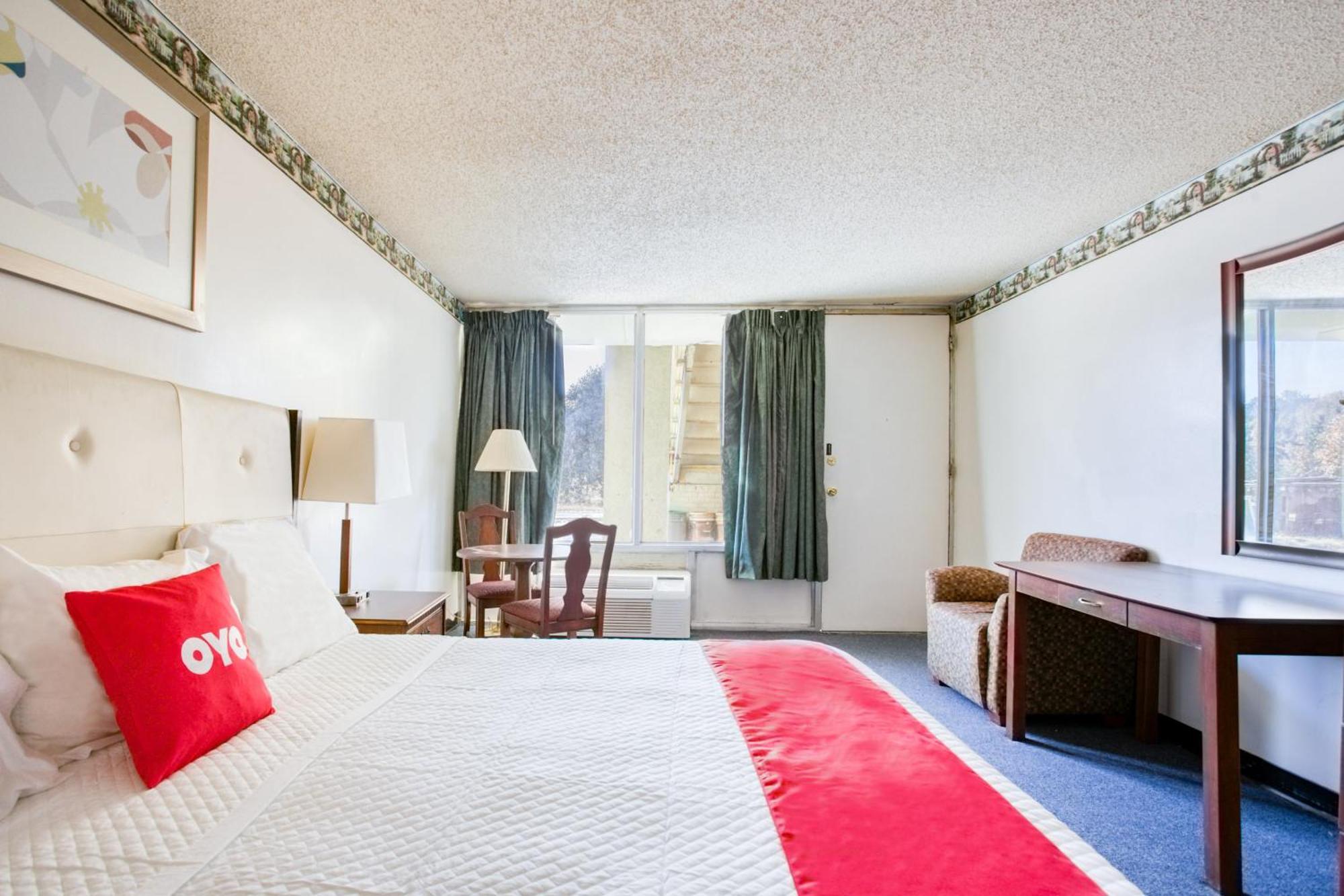 Oyo Hotel Petersburg Va - Templeton מראה חיצוני תמונה